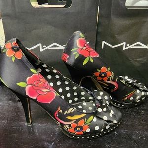 Iron fist + Bonus high heels. Size 6, black. White and red